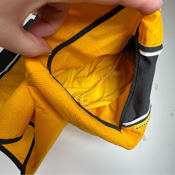 NIKE xs Dri-Fit Livestrong Shorts - Picture 12 of 16